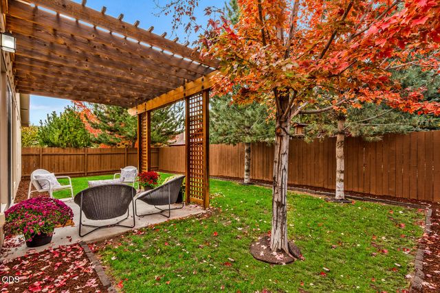 3011 NE Red Oak Drive, Bend, OR 97701