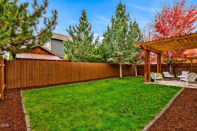 3011 NE Red Oak Drive, Bend, OR 97701