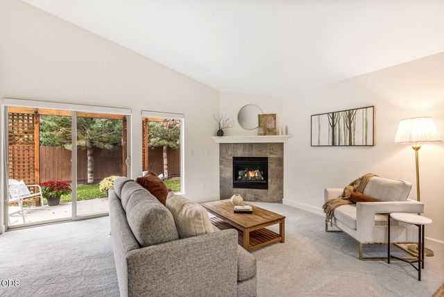 3011 NE Red Oak Drive, Bend, OR 97701