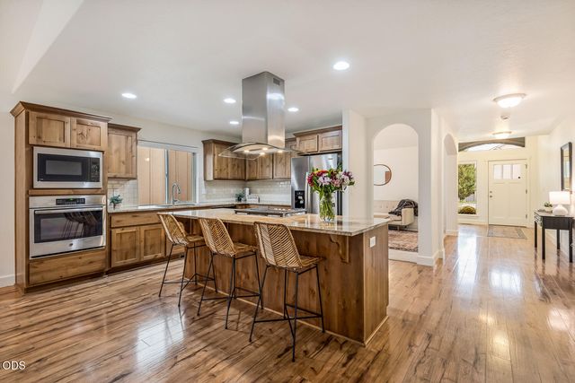 3011 NE Red Oak Drive, Bend, OR 97701