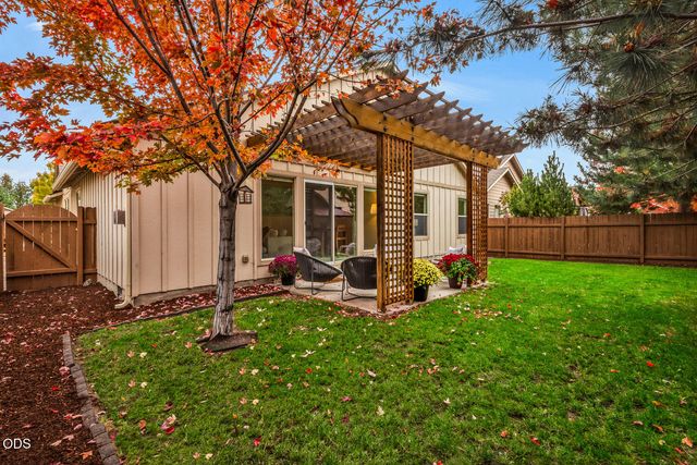 3011 NE Red Oak Drive, Bend, OR 97701