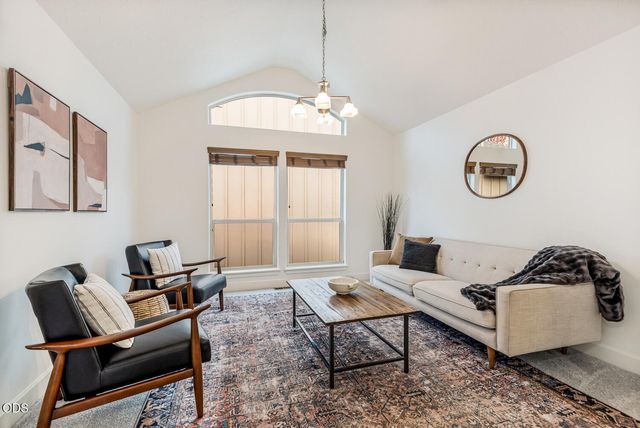 3011 NE Red Oak Drive, Bend, OR 97701