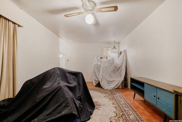 129 MEADOW WAY, Universal City, TX 78148