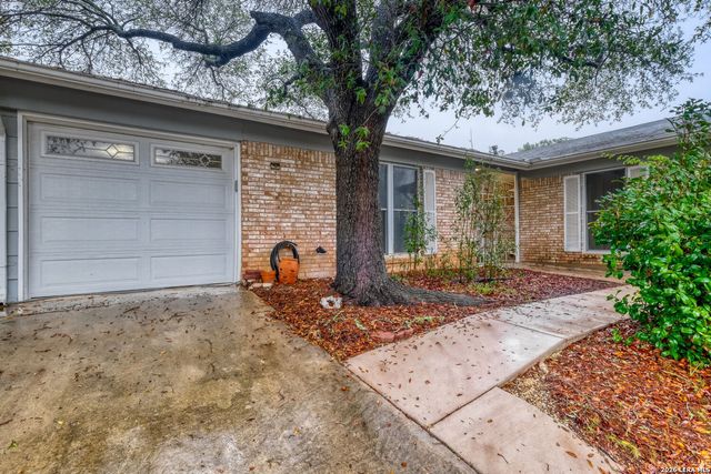 129 MEADOW WAY, Universal City, TX 78148
