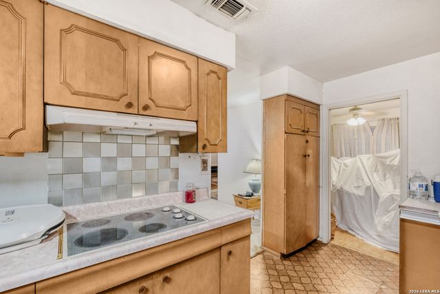 129 MEADOW WAY, Universal City, TX 78148