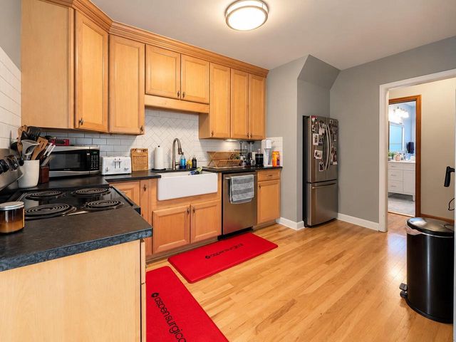 304 Oxford ROAD, Waukesha, WI 53186