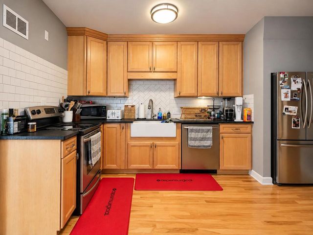 304 Oxford ROAD, Waukesha, WI 53186