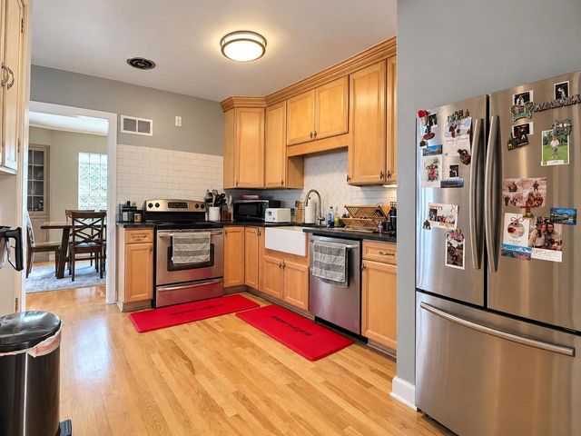 304 Oxford ROAD, Waukesha, WI 53186