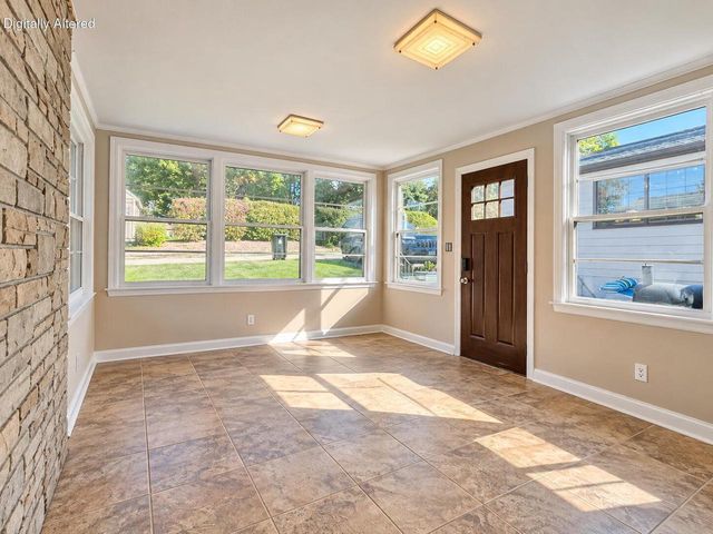 304 Oxford ROAD, Waukesha, WI 53186