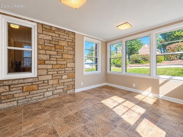 304 Oxford ROAD, Waukesha, WI 53186