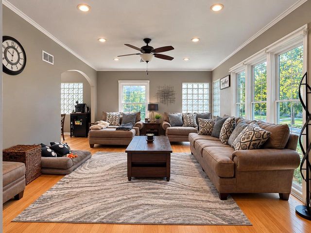 304 Oxford ROAD, Waukesha, WI 53186