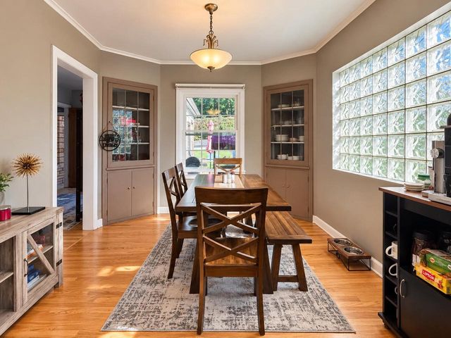 304 Oxford ROAD, Waukesha, WI 53186