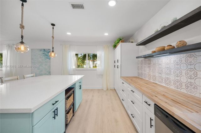 1070 Tyler St, Hollywood, FL 33019