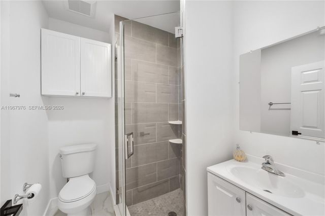 1070 Tyler St, Hollywood, FL 33019