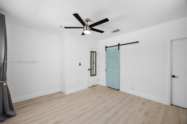 1070 Tyler St, Hollywood, FL 33019