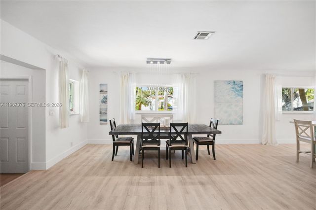 1070 Tyler St, Hollywood, FL 33019