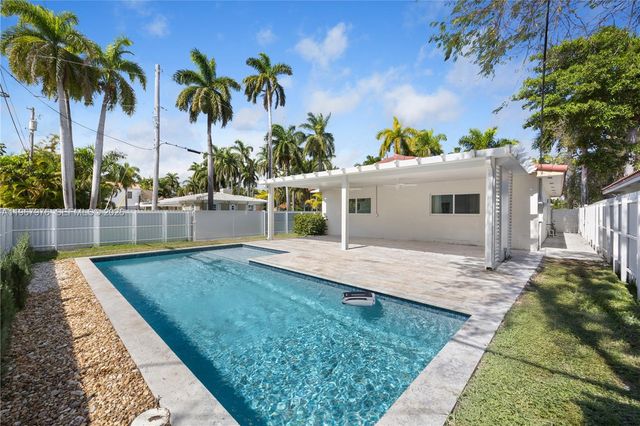 1070 Tyler St, Hollywood, FL 33019