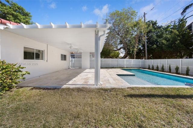 1070 Tyler St, Hollywood, FL 33019