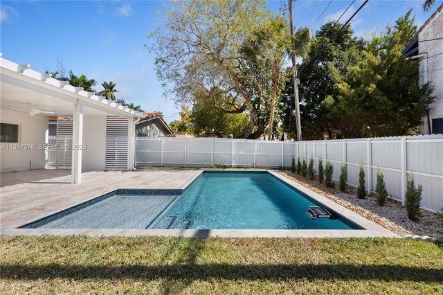 1070 Tyler St, Hollywood, FL 33019