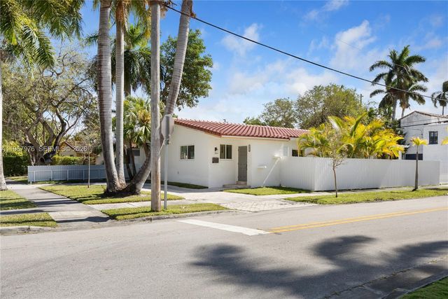 1070 Tyler St, Hollywood, FL 33019