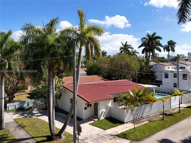 1070 Tyler St, Hollywood, FL 33019