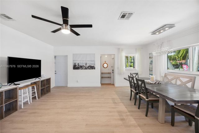 1070 Tyler St, Hollywood, FL 33019