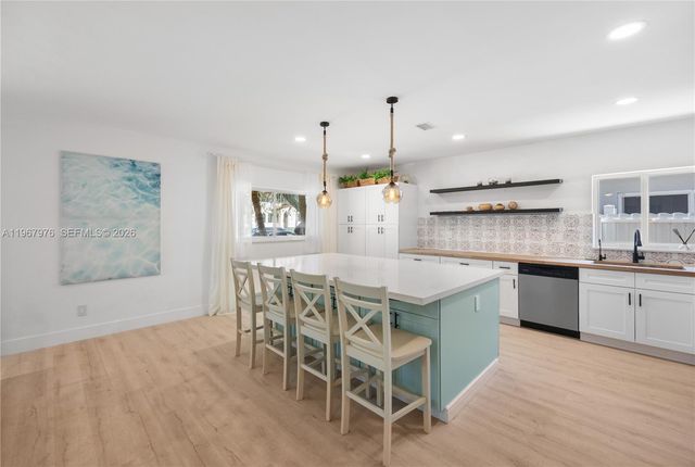 1070 Tyler St, Hollywood, FL 33019