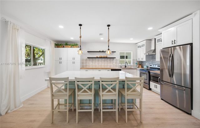 1070 Tyler St, Hollywood, FL 33019