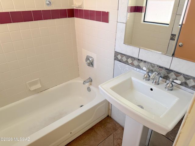 939 E 24th Street, Tucson, AZ 85713