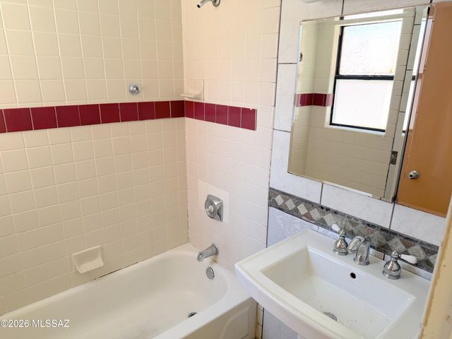 939 E 24th Street, Tucson, AZ 85713