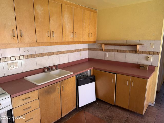 939 E 24th Street, Tucson, AZ 85713