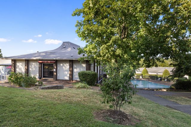 21 Vaughns Gap Rd Apt 105, Nashville, TN 37205