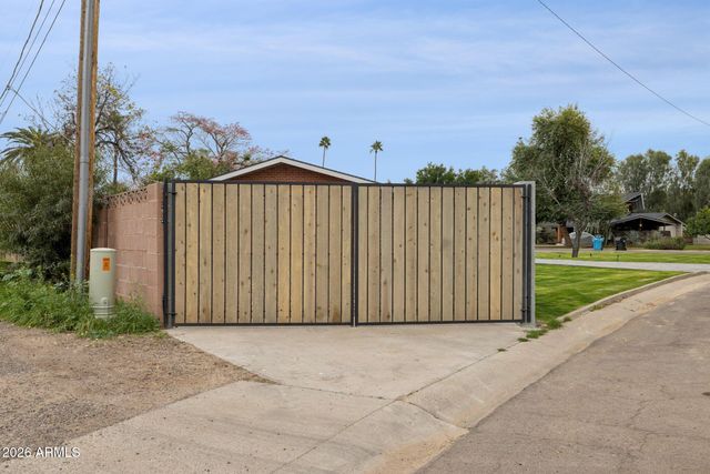 1216 W ROVEY Avenue, Phoenix, AZ 85013