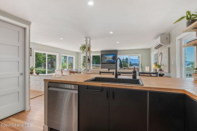 302 School Rd, 15, Hope, ID 83836