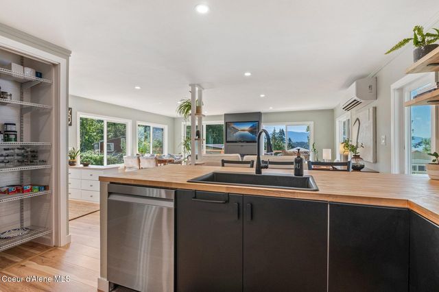 302 School Rd, 15, Hope, ID 83836