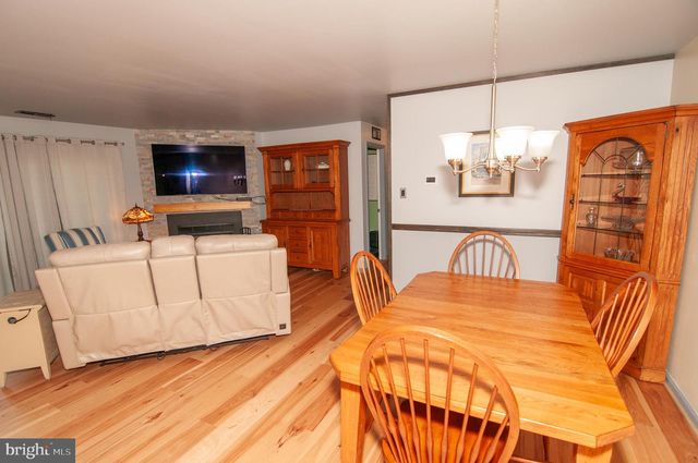 911 EATON CT, Quakertown, PA 18951