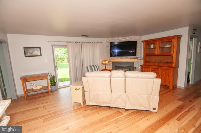 911 EATON CT, Quakertown, PA 18951