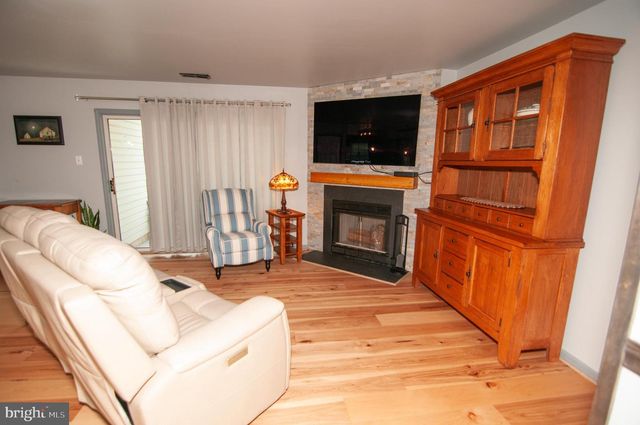 911 EATON CT, Quakertown, PA 18951