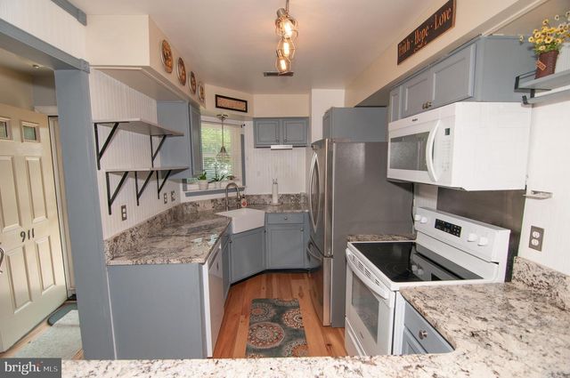 911 EATON CT, Quakertown, PA 18951