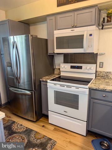 911 EATON CT, Quakertown, PA 18951