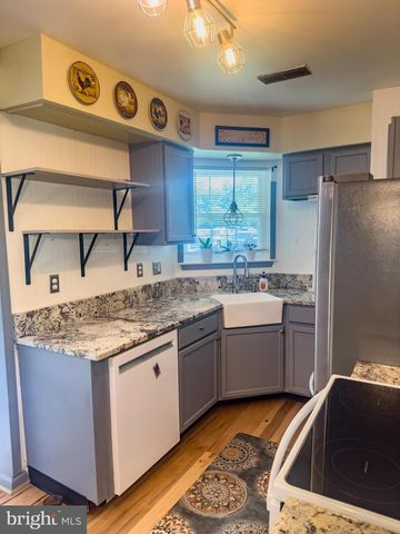 911 EATON CT, Quakertown, PA 18951