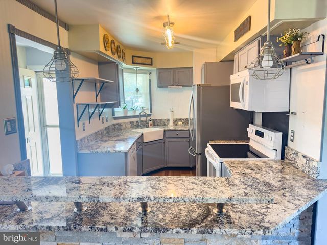 911 EATON CT, Quakertown, PA 18951