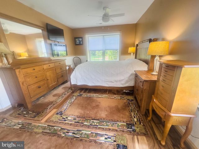 911 EATON CT, Quakertown, PA 18951