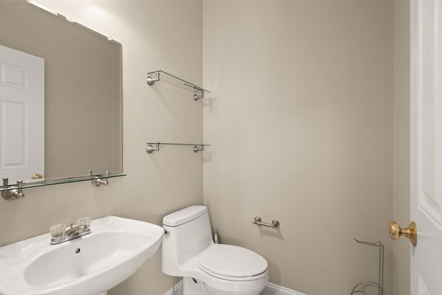9 Nirvana Dr 2E, Saugus, MA 01906