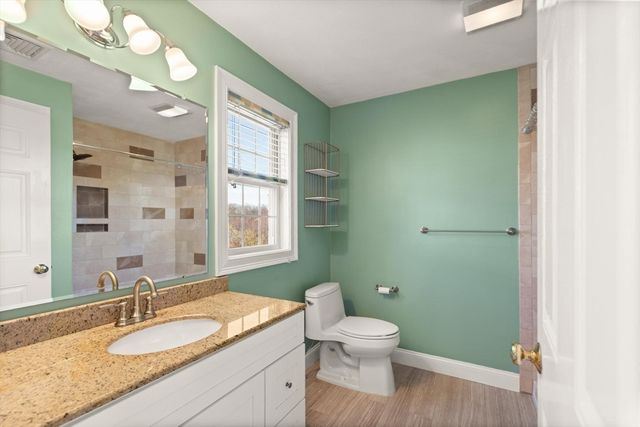 9 Nirvana Dr 2E, Saugus, MA 01906