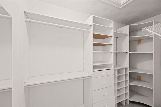 9 Nirvana Dr 2E, Saugus, MA 01906