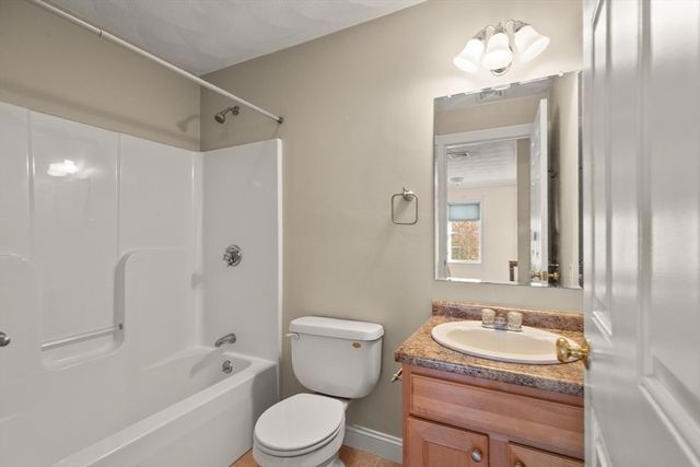 9 Nirvana Dr 2E, Saugus, MA 01906