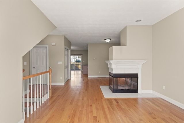 9 Nirvana Dr 2E, Saugus, MA 01906