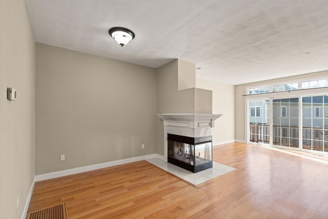 9 Nirvana Dr 2E, Saugus, MA 01906