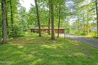 5 Stonegate Road, Clifton Park, NY 12019